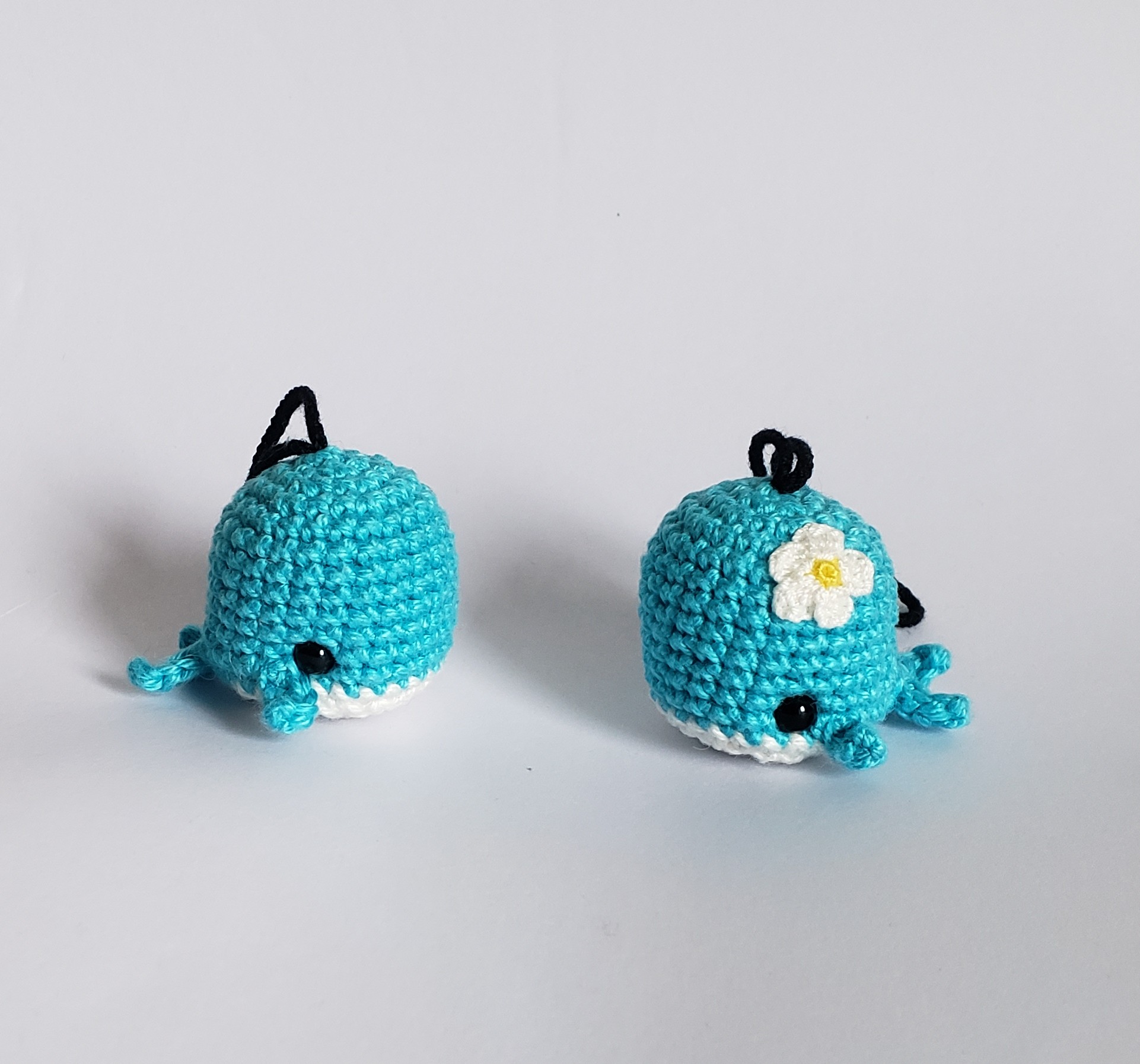 bébé baleine amigurumi kawaii avec attache chainette pour porte clés ou accrocher au rétroviseur – Image 9