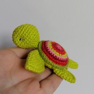 tortue de mer verte amigurumi doudou de poche, tortue kawaii animal au crochet, cadeau remerciement   Fait Main  en Bretagne