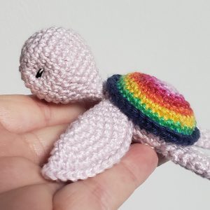 tortue de mer rose amigurumi doudou de poche, tortue kawaii animal au crochet, cadeau remerciement   Fait Main  en Bretagne