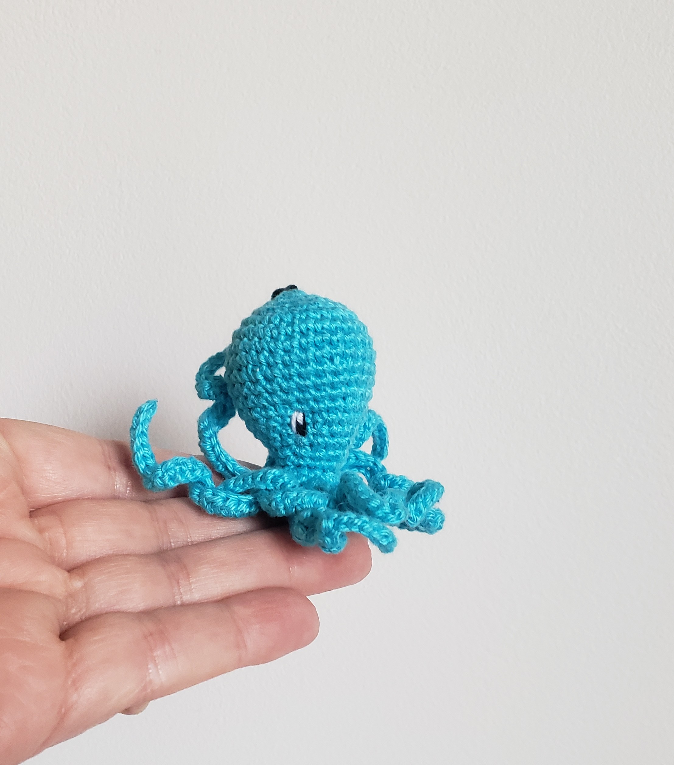 Pieuvre avec attache pour porte clés, Amigurumi poulpe Kawaii animal au crochet, Fait main en Bretagne – Image 5