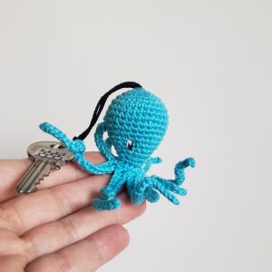 Pieuvre avec attache pour porte clés,  Amigurumi poulpe Kawaii  animal au crochet,  Fait main en Bretagne