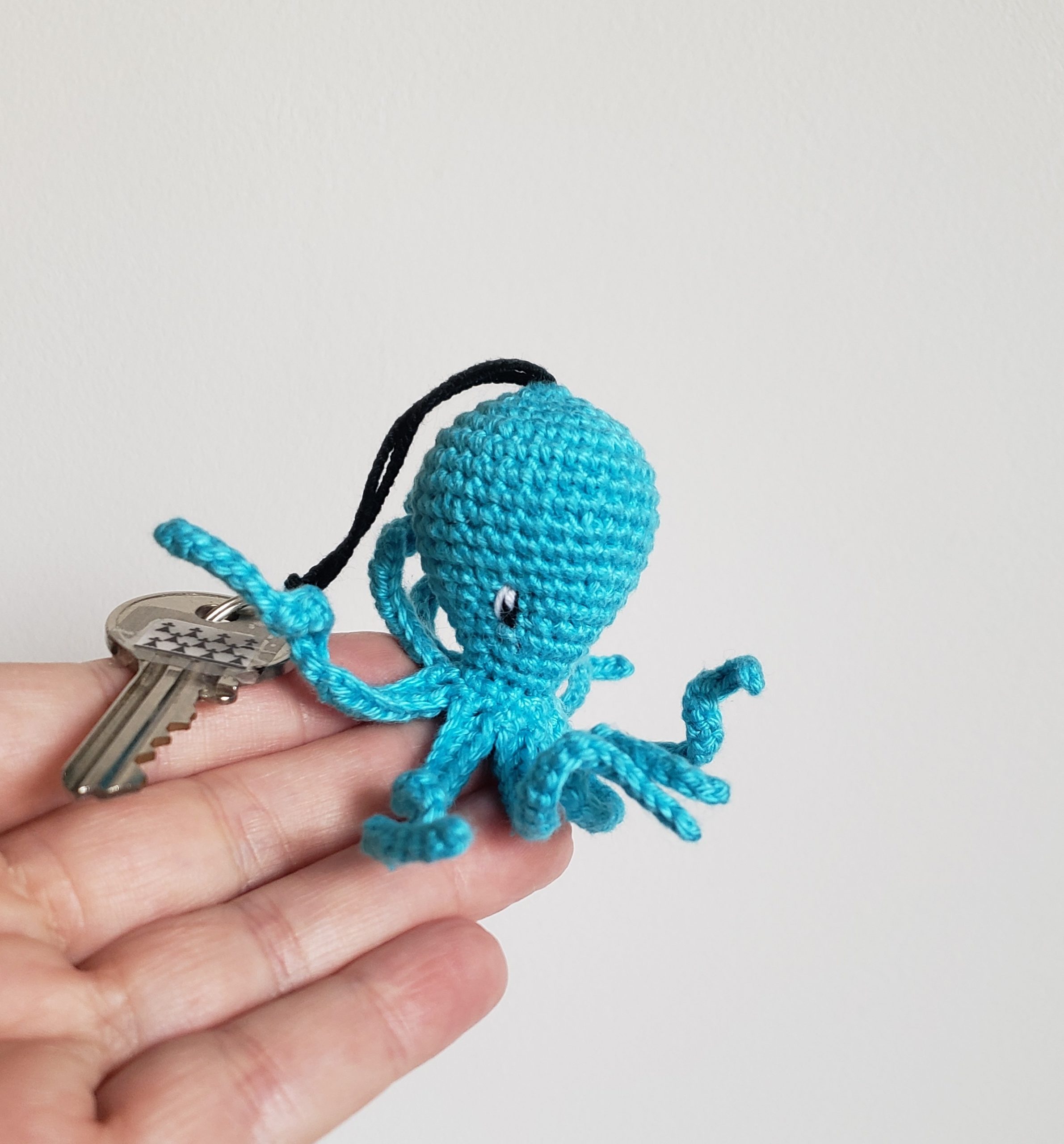 Pieuvre avec attache pour porte clés, Amigurumi poulpe Kawaii animal au crochet, Fait main en Bretagne
