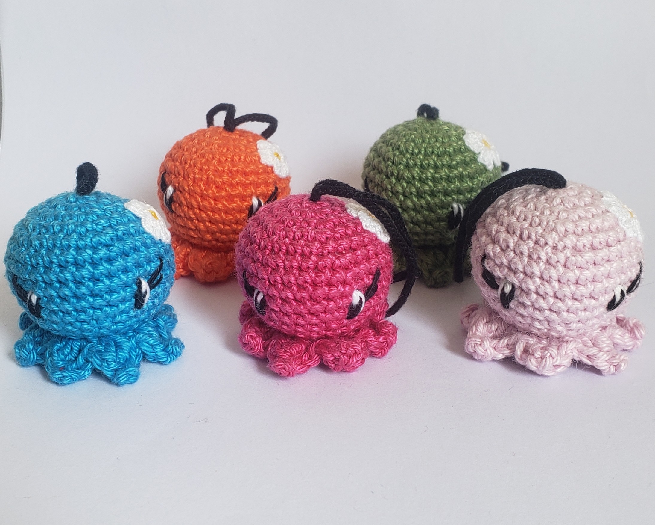bébé pieuvre amigurumi kawaii avec attache chainette pour votre porte clés, bébé pieuvre Kawaii Animal  au crochet – Image 6