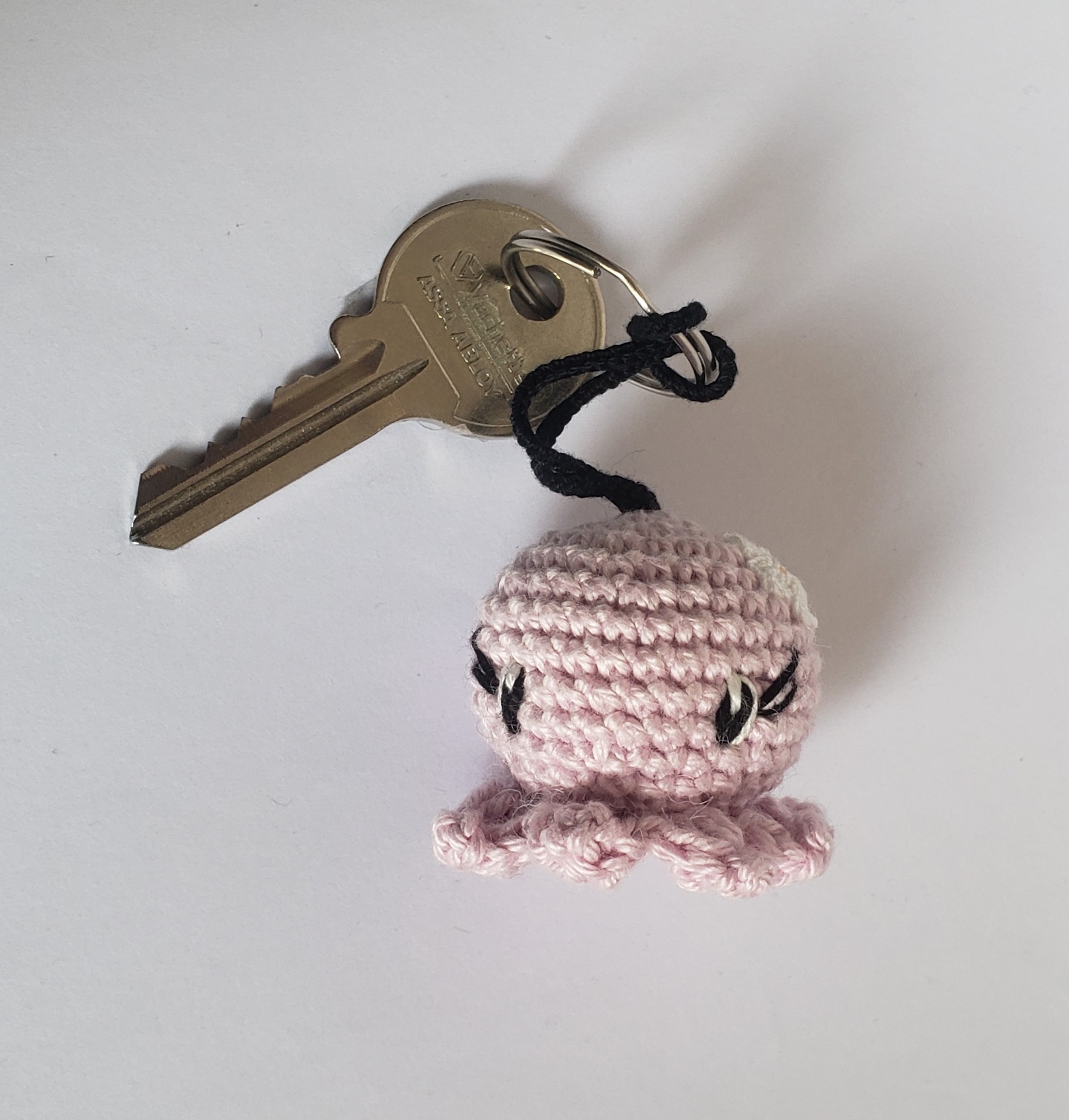 bébé pieuvre amigurumi kawaii avec attache chainette pour votre porte clés, bébé pieuvre Kawaii Animal  au crochet – Image 7
