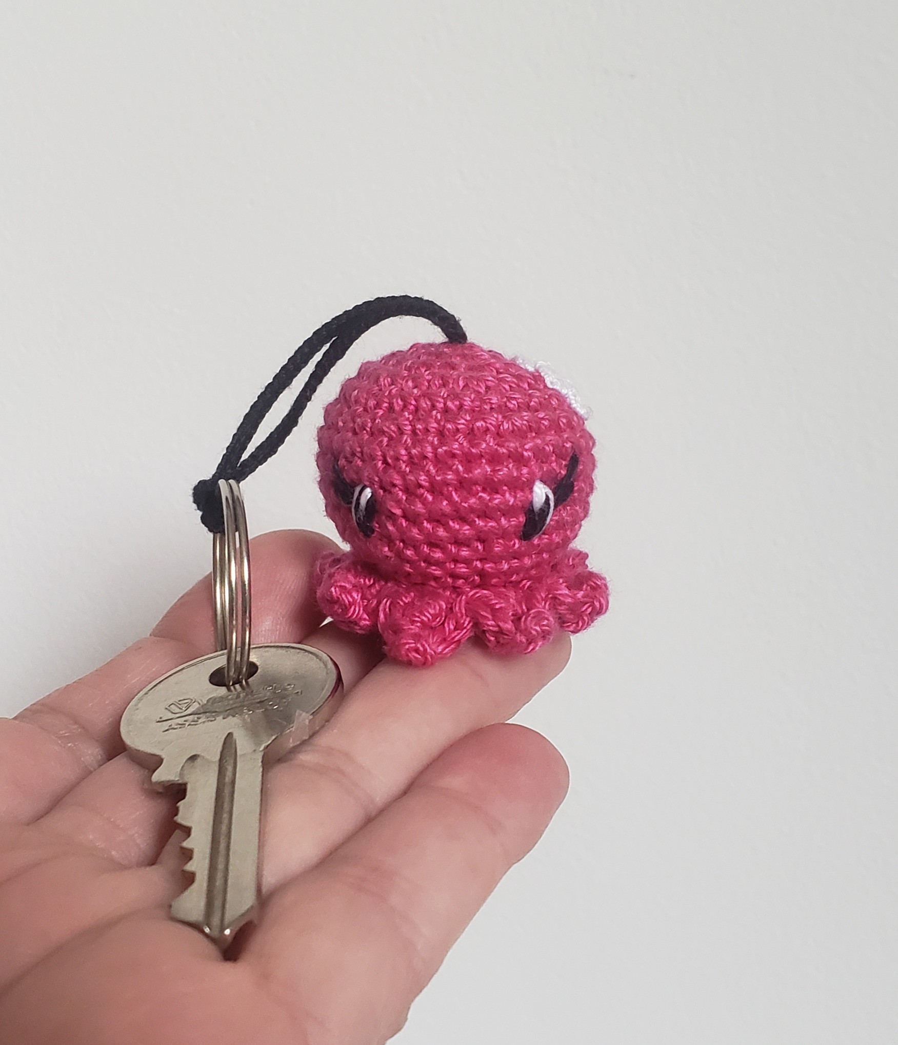 bébé pieuvre amigurumi kawaii avec attache chainette pour votre porte clés, bébé pieuvre Kawaii Animal  au crochet – Image 2