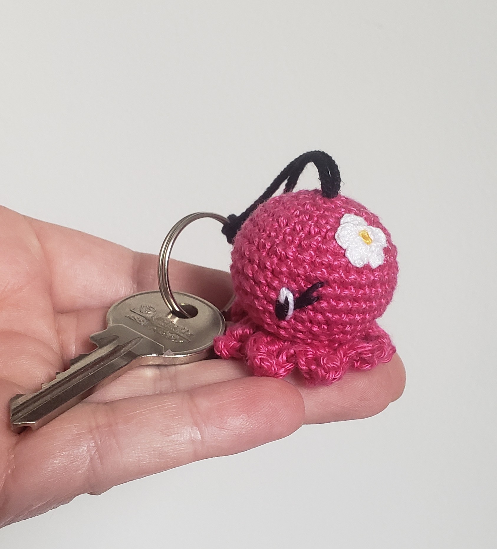 bébé pieuvre amigurumi kawaii avec attache chainette pour votre porte clés, bébé pieuvre Kawaii Animal  au crochet – Image 3