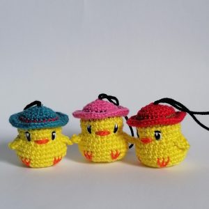 poussin avec chapeau amigurumi kawaii, bébé oiseau Kawaii Animal avec une attache chainette,  breloque de sac