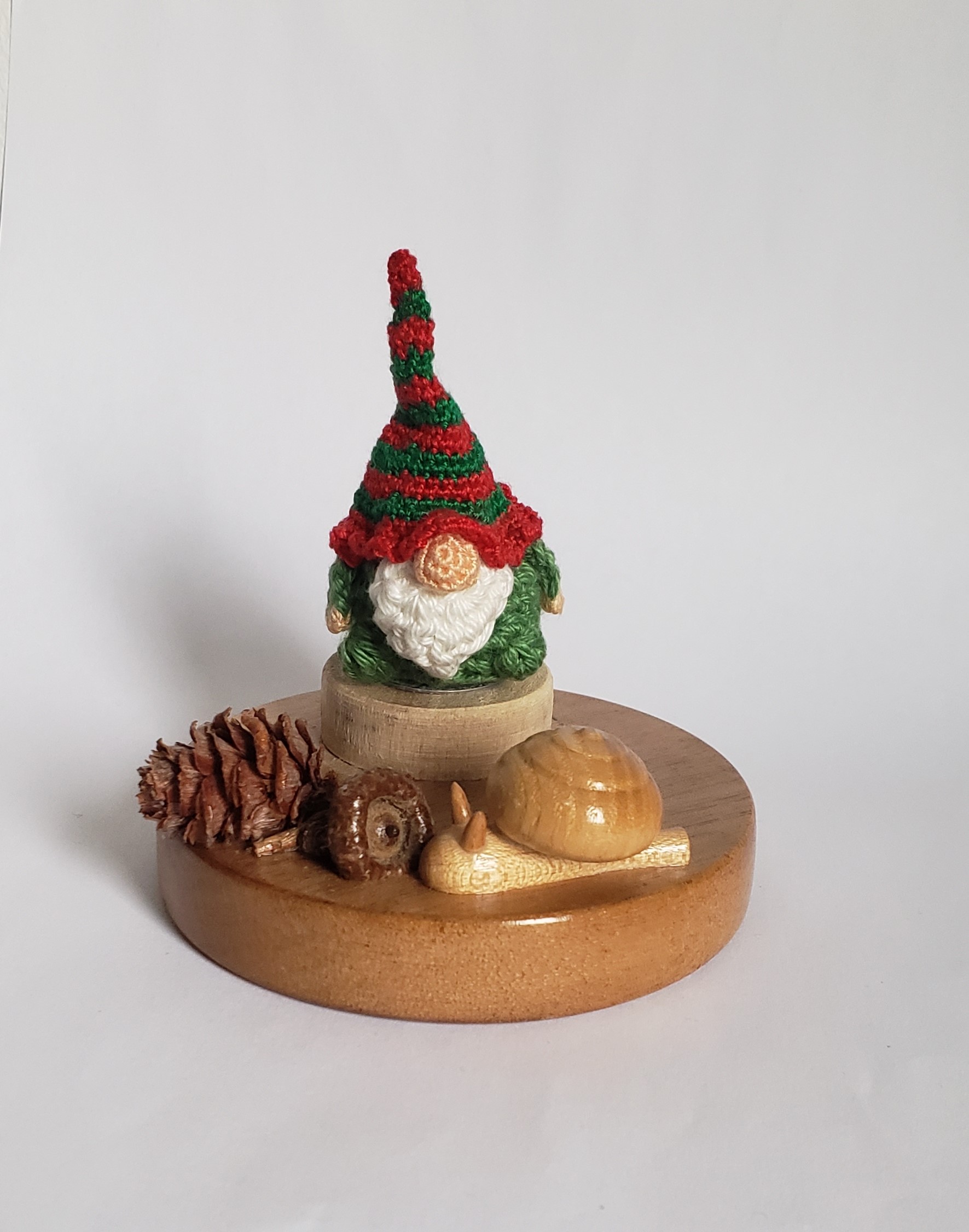 Lutin vert miniature amigurumi, Idée cadeau décoration kawaii au crochet,  gnome nordique petit porte bonheur lutin des bois