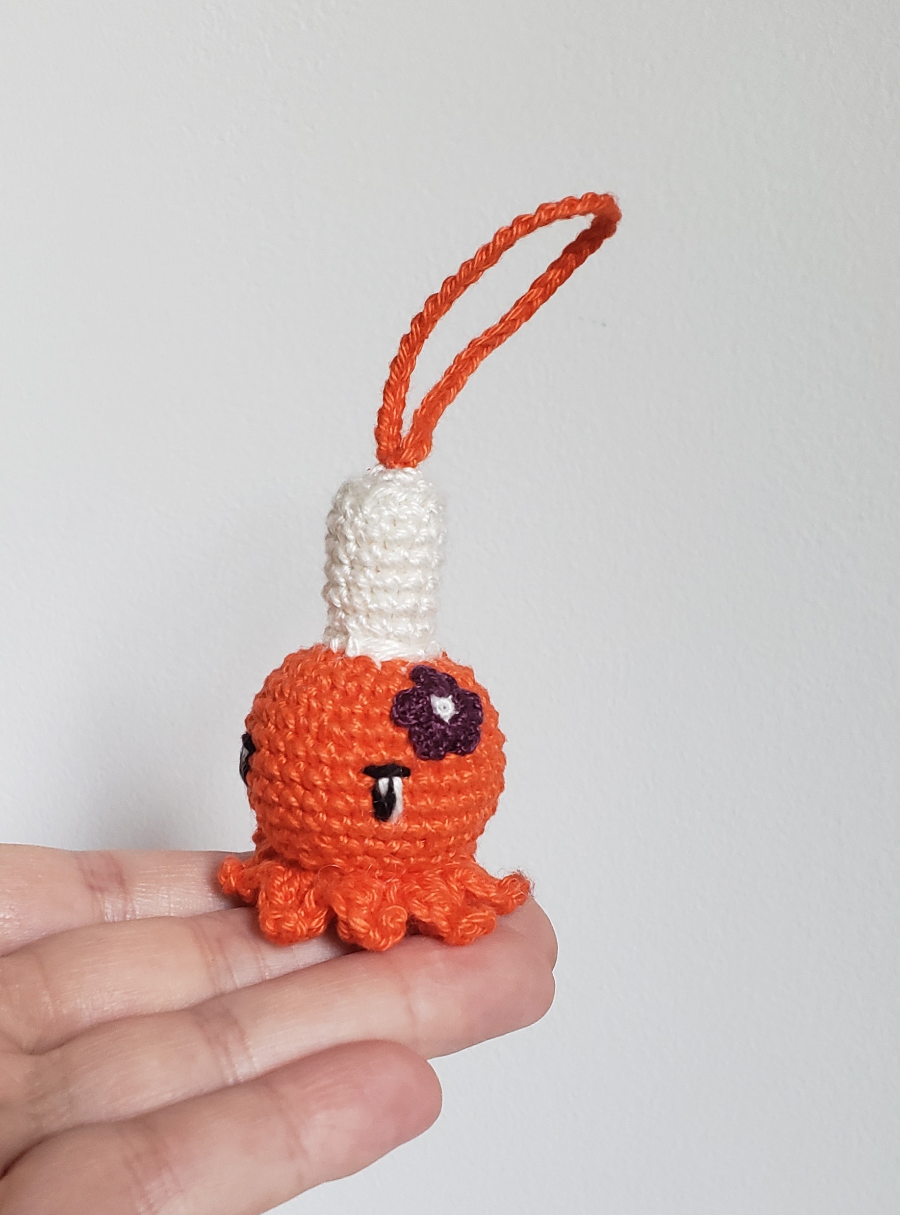 pieuvre amigurumi bigouden orange au crochet avec une attache, *** Réservée *** animal amigurumi cadeau kawaii fait en bretagne, made in Breizh