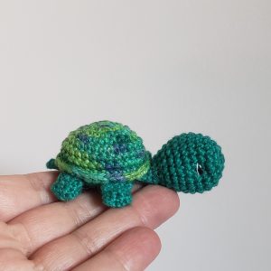 tortue de terre mini amigurumi doudou de poche, tortue kawaii animal au crochet, cadeau remerciement   Fait Main  en Bretagne