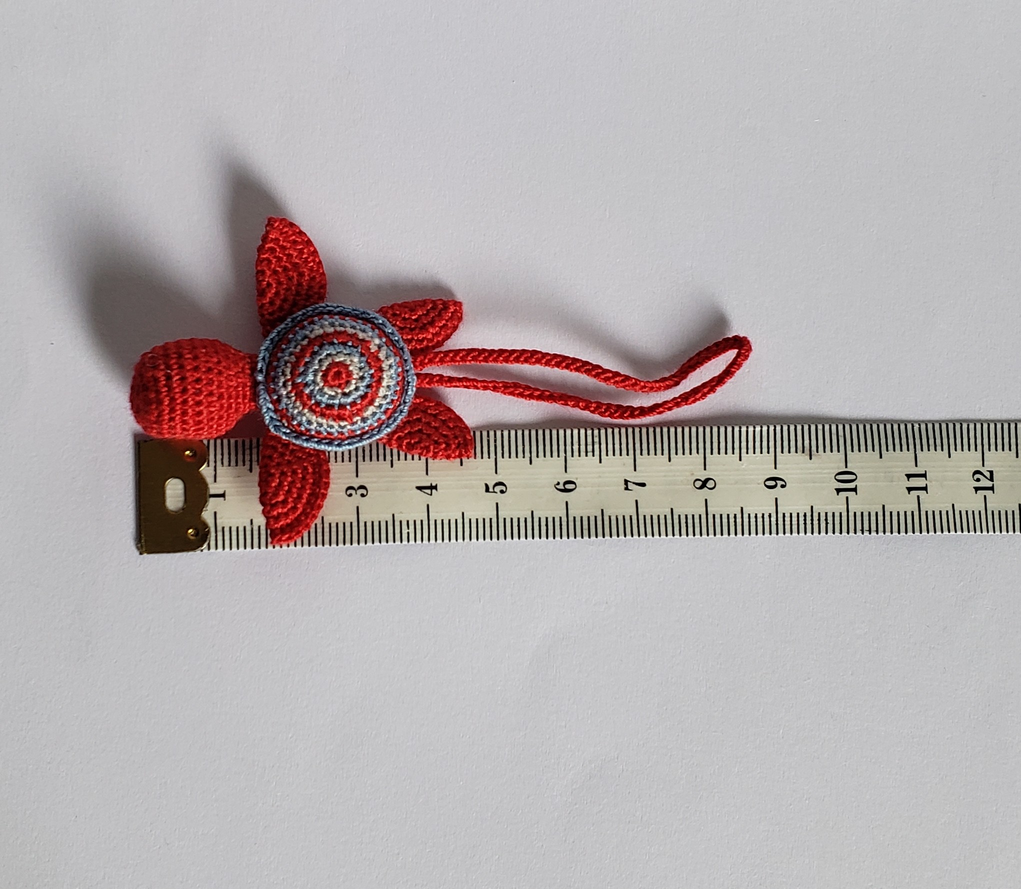 Tortue de mer amigurumi rouge avec attache chainette pour porte clés, Kawaii Miniature Animal au crochet, cadeau fête ou remerciement Fait Main en Bretagne – Image 3