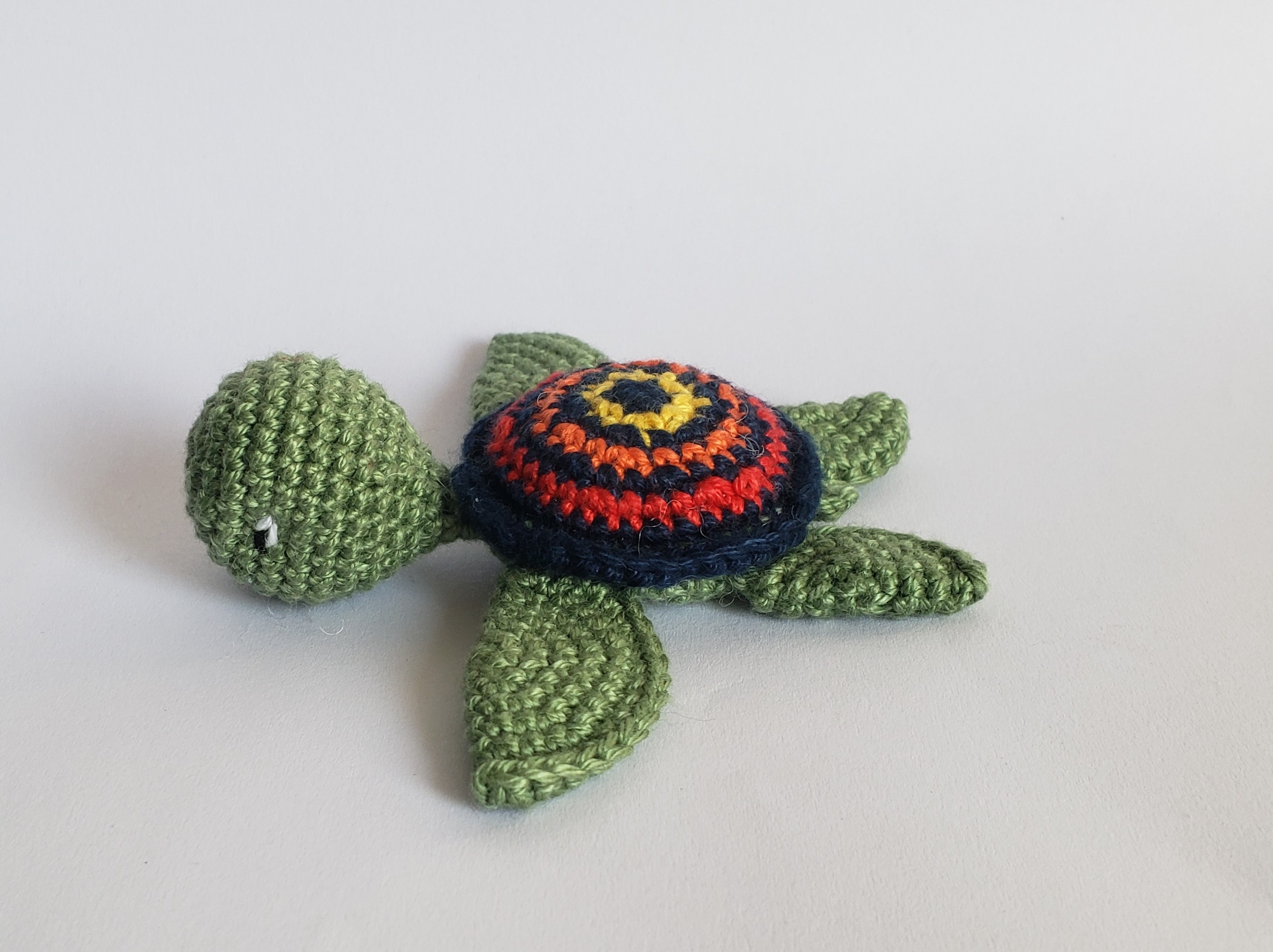 tortue de mer verte amigurumi doudou de poche, tortue kawaii animal au crochet, cadeau remerciement Fait Main en Bretagne – Image 2