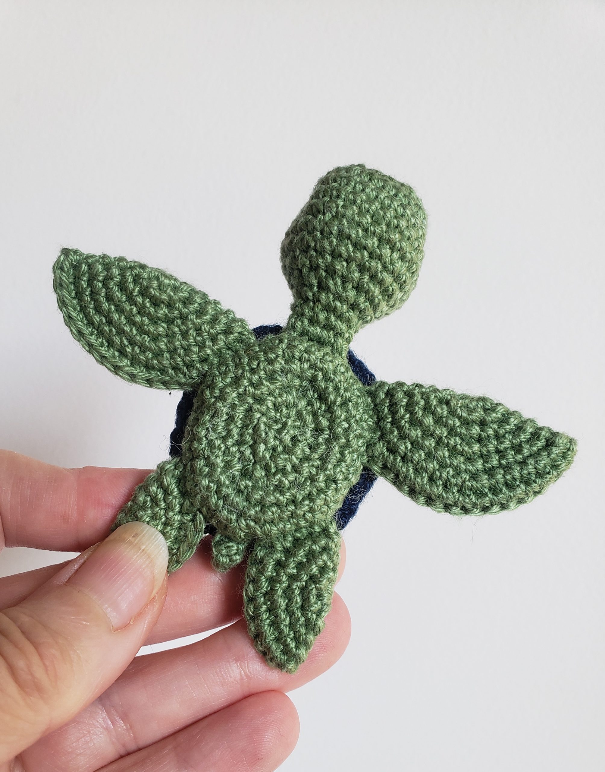 tortue de mer verte amigurumi doudou de poche, tortue kawaii animal au crochet, cadeau remerciement Fait Main en Bretagne – Image 5