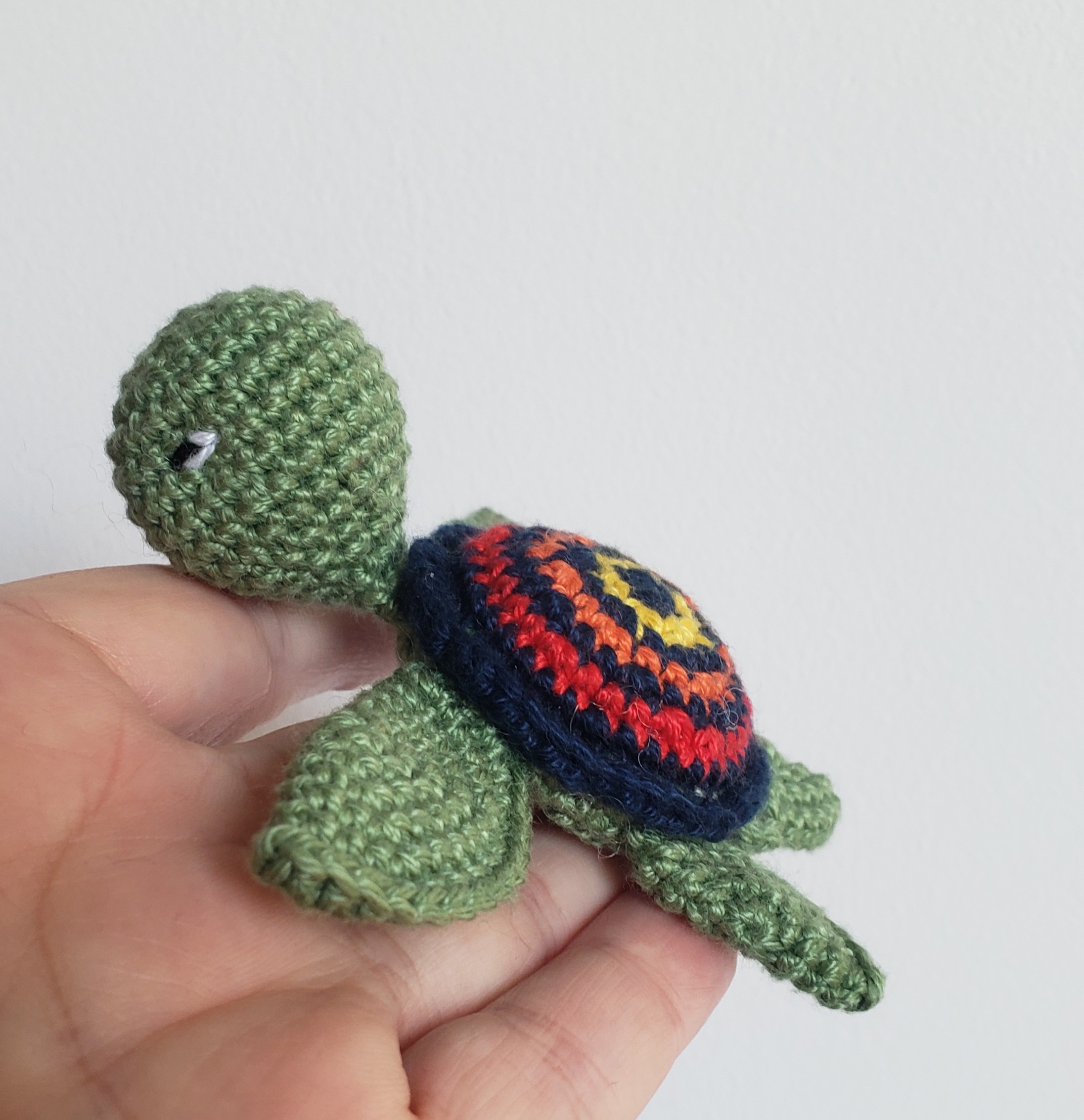tortue de mer verte amigurumi doudou de poche, tortue kawaii animal au crochet, cadeau remerciement Fait Main en Bretagne