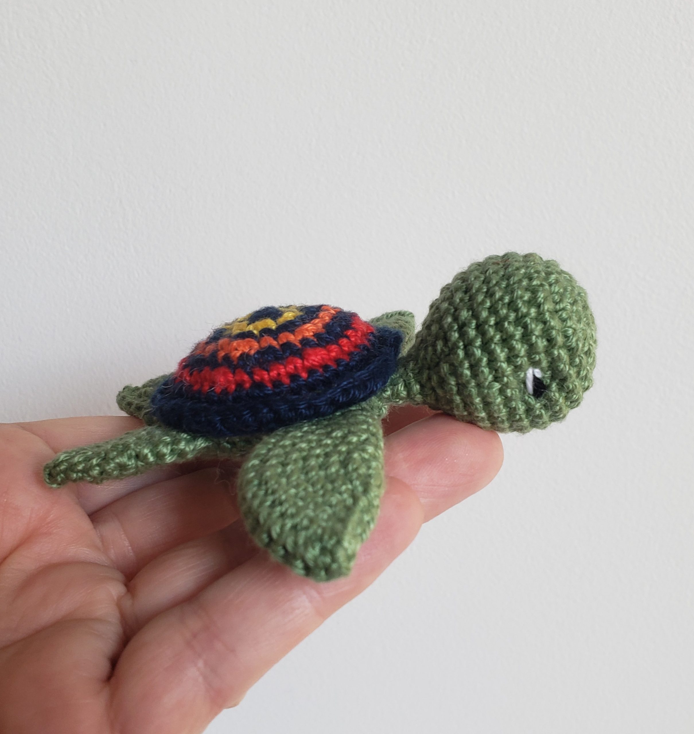 tortue de mer verte amigurumi doudou de poche, tortue kawaii animal au crochet, cadeau remerciement Fait Main en Bretagne – Image 6