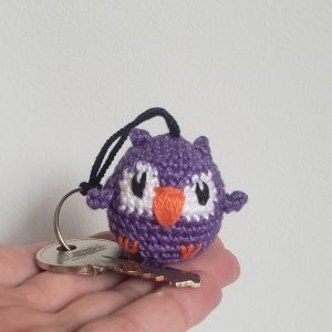hibou amigurumi kawaii avec attache chainette pour vos clés, rétroviseur de voiture ou votre sac, Kawaii animal breloque de sac au crochet