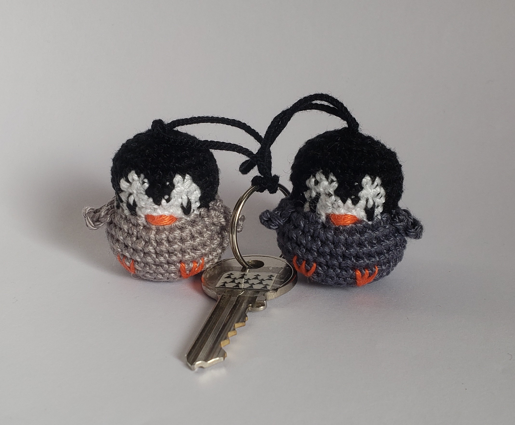 pingouin amigurumi kawaii pour votre porte clés, bébé oiseau Kawaii Animal avec une attache au crochet, cadeau fête ou remerciement
