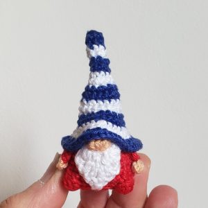 Lutin PETIT MARIN miniature amigurumi, Idée cadeau décoration kawaii au crochet,  gnome petit marin cadeau artisanal  petit porte bonheur